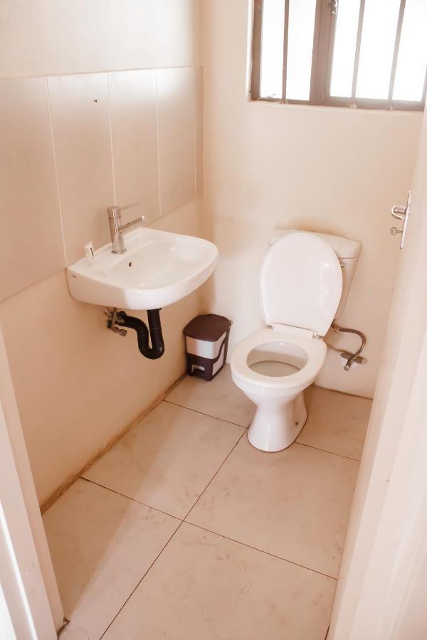 Leeville Guesthouse 카사네 외부 사진